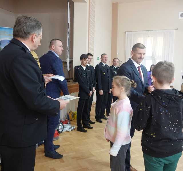 [FOTO] Rozstrzygnięto Turniej Wiedzy Pożarniczej gminy Dobromierz