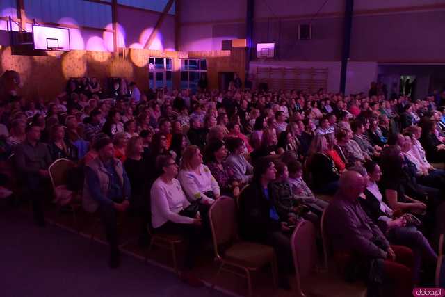 [WIDEO/FOTO] Ależ zabawa! Zespół Weekend zagrał dla kobiet z gminy Dobromierz