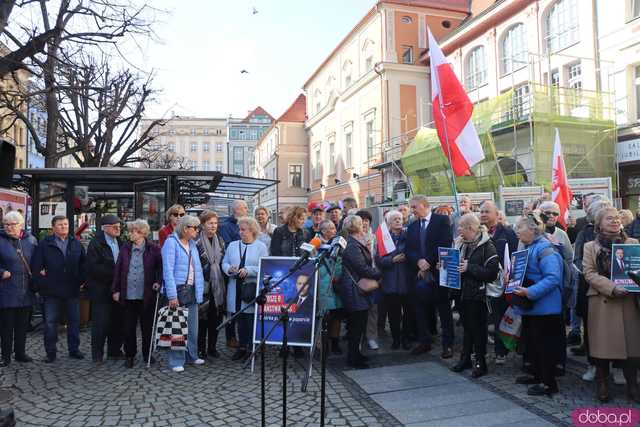 [WIDEO/FOTO] Parlamentarzyści PiS przedstawili program wyborczy Karola Nawrockiego