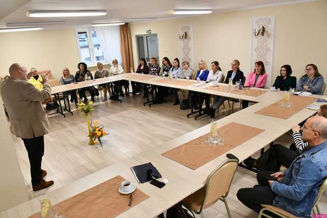 [FOTO] Szkolni doradcy zawodowi z 4 powiatów spotkali się w ZSCKR w Mokrzeszowie