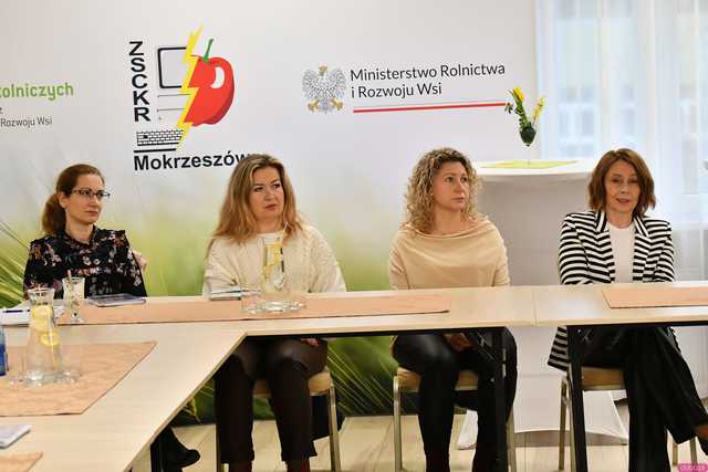[FOTO] Szkolni doradcy zawodowi z 4 powiatów spotkali się w ZSCKR w Mokrzeszowie