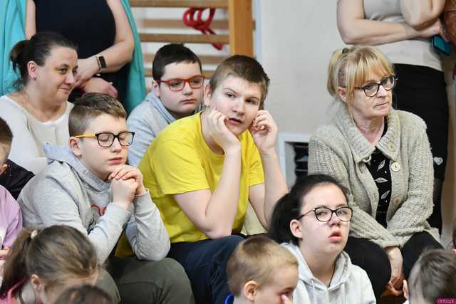 [WIDEO/FOTO] Terapia poprzez dźwięki. Kolejna odsłona muzycznego cyklu w Zespole Szkół Specjalnych w Świdnicy