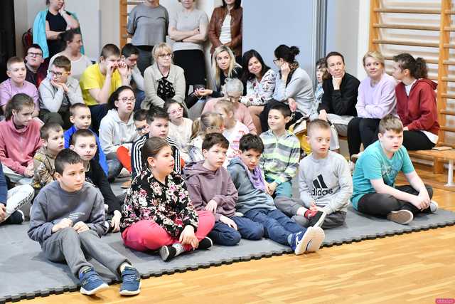 [WIDEO/FOTO] Terapia poprzez dźwięki. Kolejna odsłona muzycznego cyklu w Zespole Szkół Specjalnych w Świdnicy