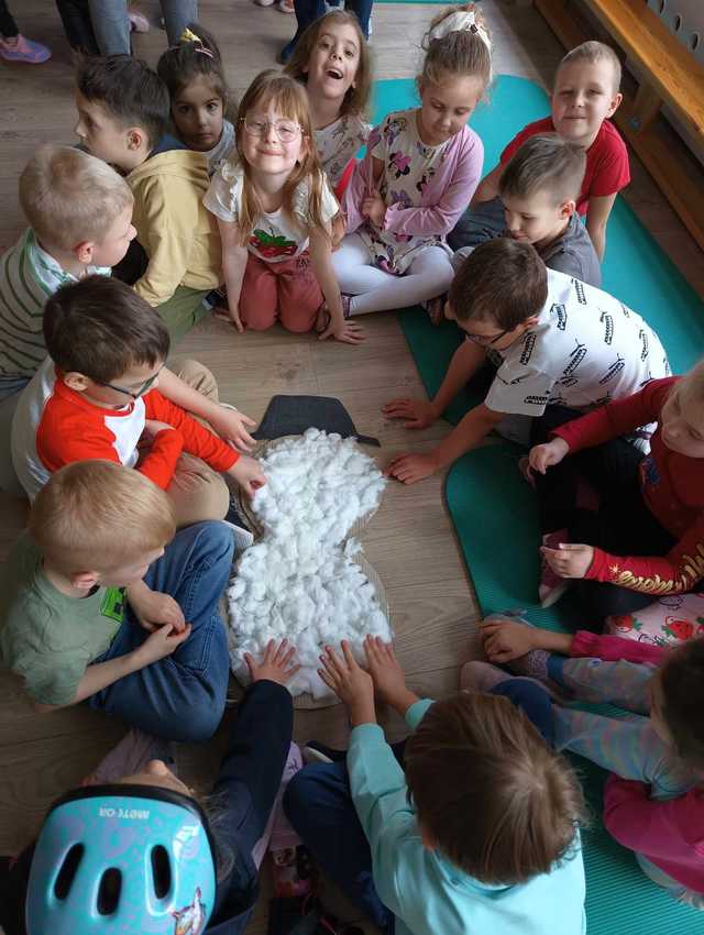 [FOTO] Cotygodniowe zajęcia sensoryczne w Przedszkolu Słoneczko