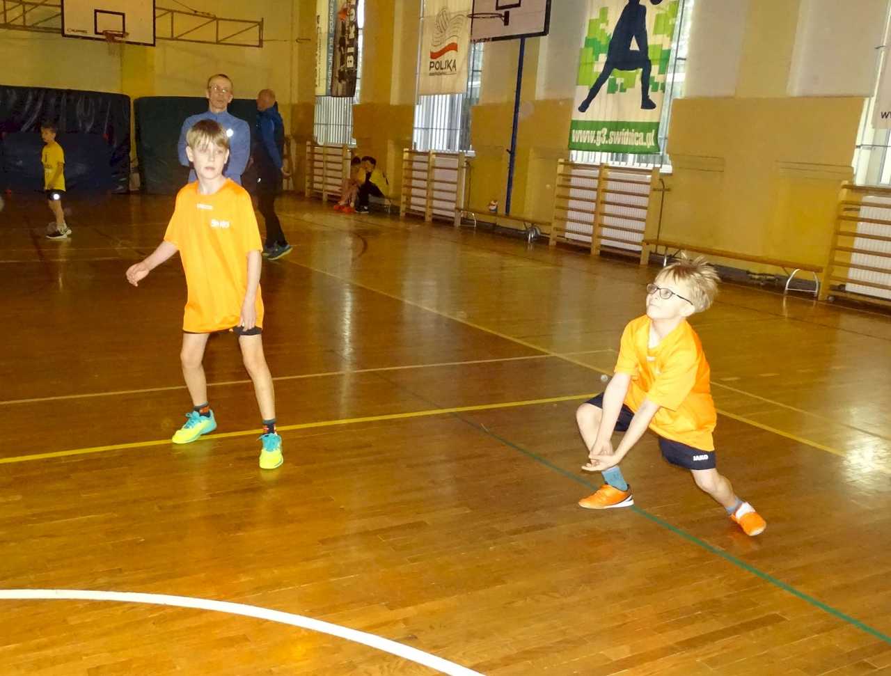 [FOTO] Siatkarskie dwójki rywalizowały w turnieju międzyszkolnym chłopców