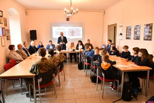 [WIDEO/FOTO] W Strzegomiu upamiętnili 85. rocznicę Deportacji Polaków na Sybir
