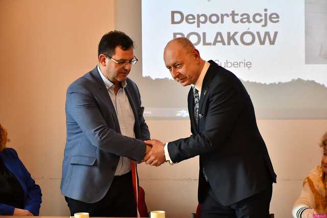 [WIDEO/FOTO] W Strzegomiu upamiętnili 85. rocznicę Deportacji Polaków na Sybir
