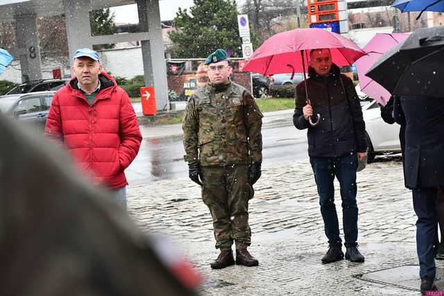 [WIDEO/FOTO] W Strzegomiu upamiętnili 85. rocznicę Deportacji Polaków na Sybir