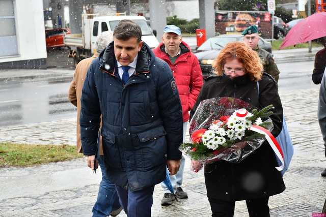 [WIDEO/FOTO] W Strzegomiu upamiętnili 85. rocznicę Deportacji Polaków na Sybir