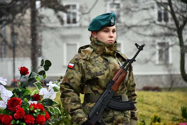 [WIDEO/FOTO] W Strzegomiu upamiętnili 85. rocznicę Deportacji Polaków na Sybir