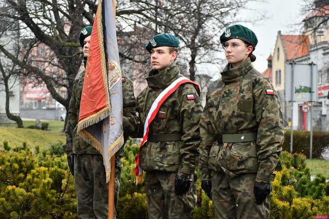 [WIDEO/FOTO] W Strzegomiu upamiętnili 85. rocznicę Deportacji Polaków na Sybir