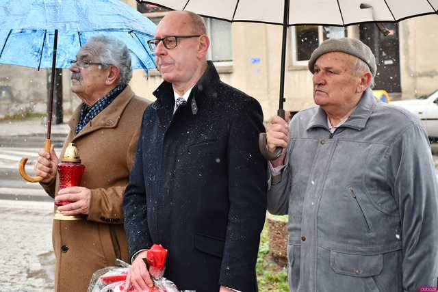 [WIDEO/FOTO] W Strzegomiu upamiętnili 85. rocznicę Deportacji Polaków na Sybir