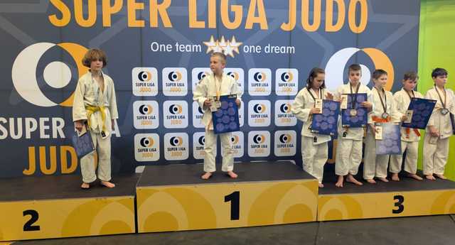 [FOTO] Medalowy występ jaworzyńskich judoków