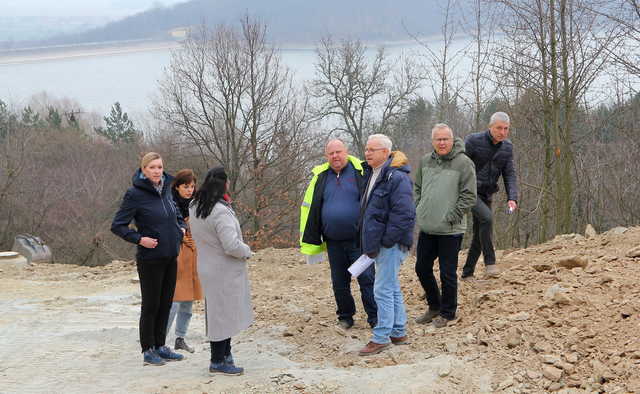 [FOTO] Przygotowują tereny pod budownictwo mieszkaniowe w Dobromierzu
