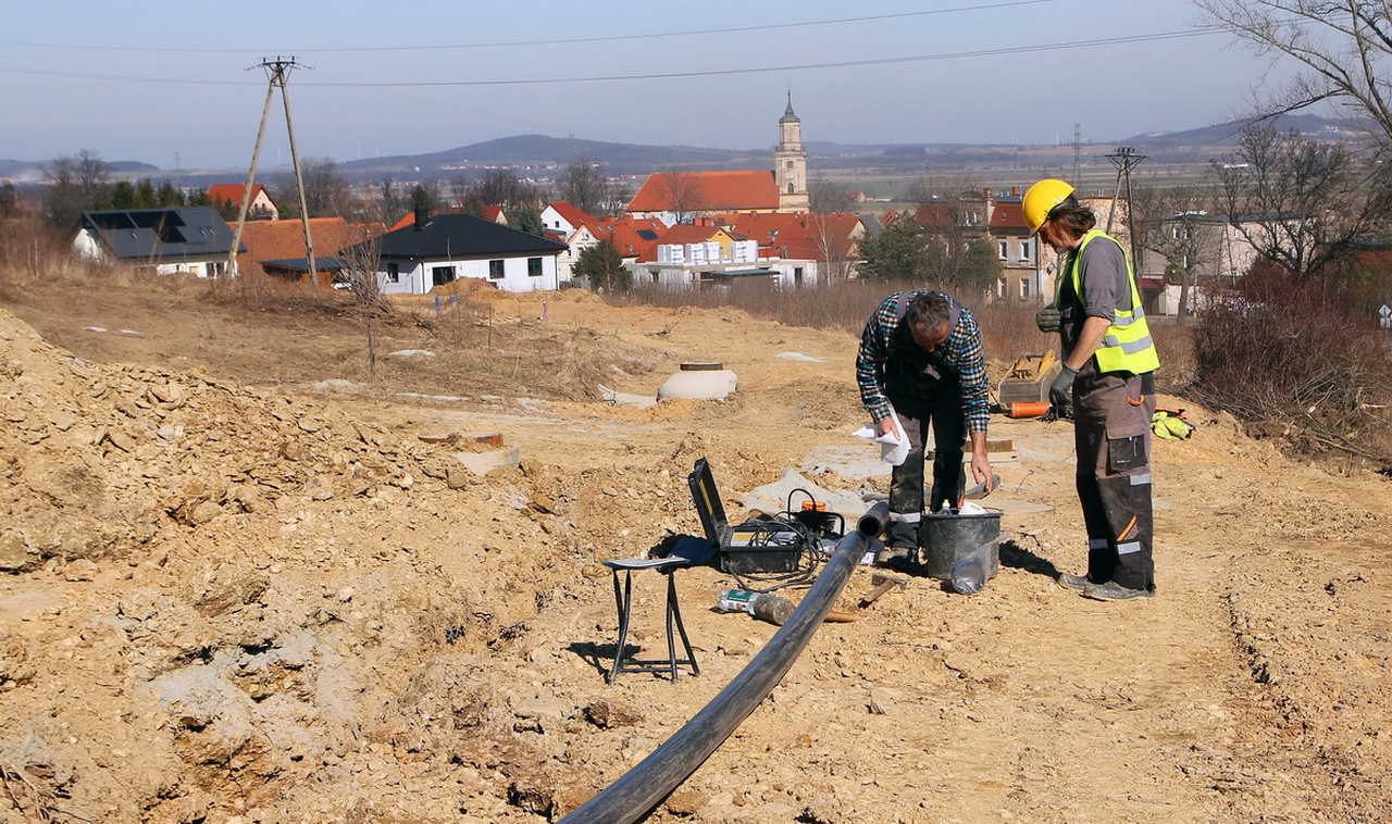 [FOTO] Przygotowują tereny pod budownictwo mieszkaniowe w Dobromierzu