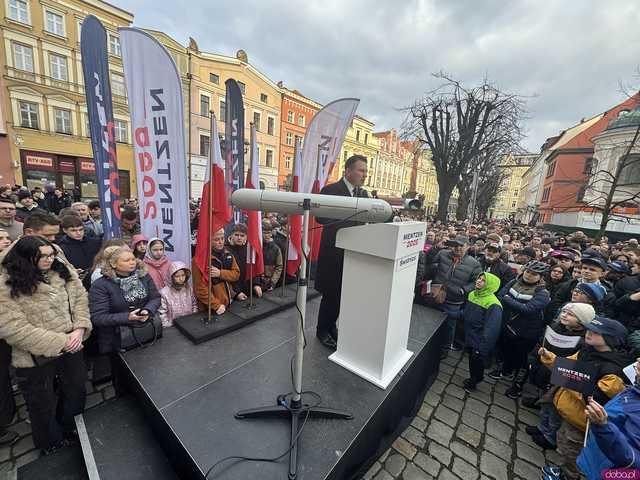 [WIDEO/FOTO] Sławomir Mentzen odwiedził Świdnicę. Tłumy na spotkaniu z kandydatem na Prezydenta RP