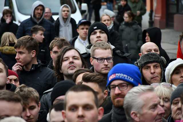 [WIDEO/FOTO] Sławomir Mentzen odwiedził Świdnicę. Tłumy na spotkaniu z kandydatem na Prezydenta RP