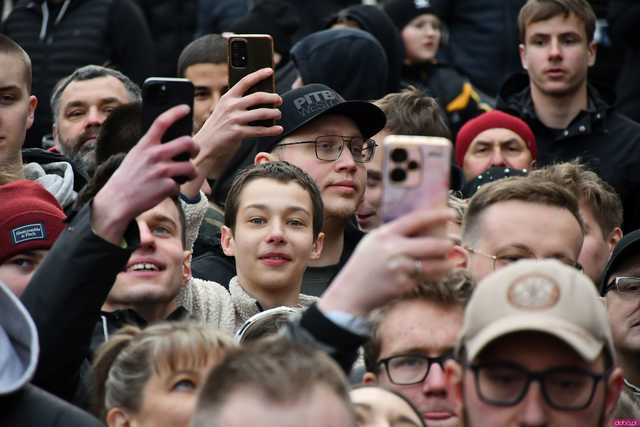 [WIDEO/FOTO] Sławomir Mentzen odwiedził Świdnicę. Tłumy na spotkaniu z kandydatem na Prezydenta RP
