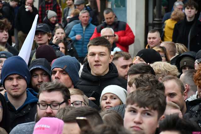[WIDEO/FOTO] Sławomir Mentzen odwiedził Świdnicę. Tłumy na spotkaniu z kandydatem na Prezydenta RP