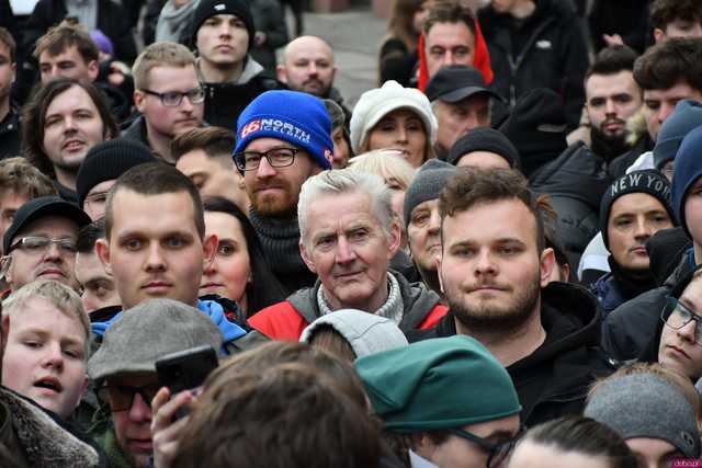 [WIDEO/FOTO] Sławomir Mentzen odwiedził Świdnicę. Tłumy na spotkaniu z kandydatem na Prezydenta RP