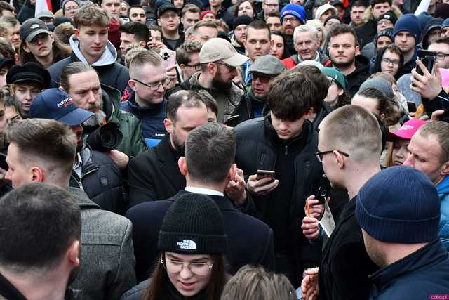 [WIDEO/FOTO] Sławomir Mentzen odwiedził Świdnicę. Tłumy na spotkaniu z kandydatem na Prezydenta RP