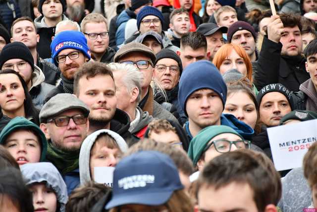 [WIDEO/FOTO] Sławomir Mentzen odwiedził Świdnicę. Tłumy na spotkaniu z kandydatem na Prezydenta RP