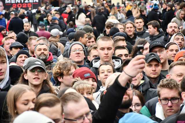 [WIDEO/FOTO] Sławomir Mentzen odwiedził Świdnicę. Tłumy na spotkaniu z kandydatem na Prezydenta RP