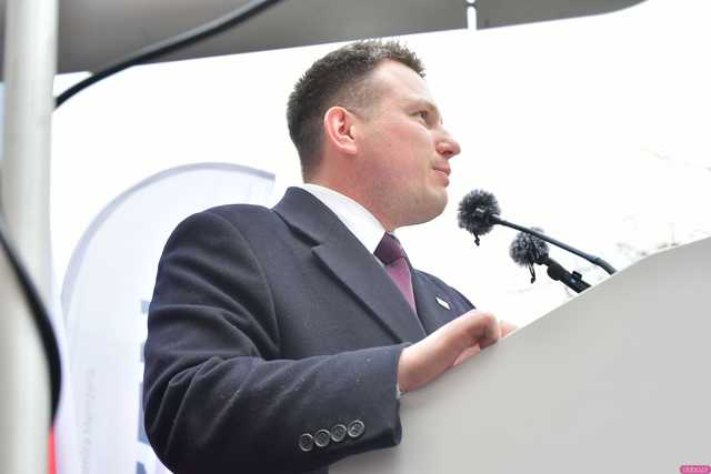 [WIDEO/FOTO] Sławomir Mentzen odwiedził Świdnicę. Tłumy na spotkaniu z kandydatem na Prezydenta RP
