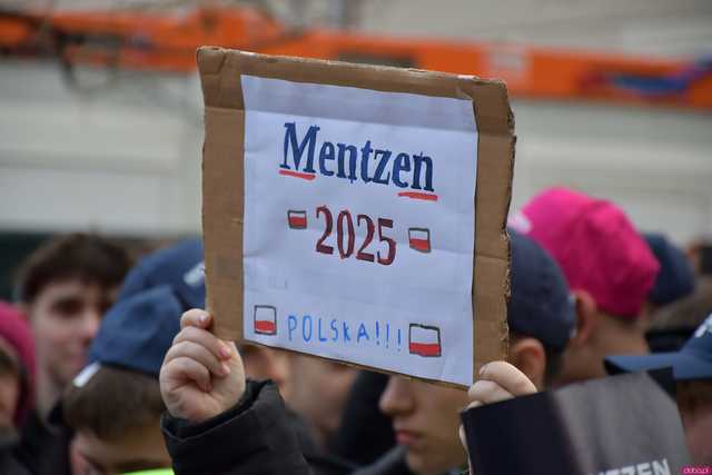 [WIDEO/FOTO] Sławomir Mentzen odwiedził Świdnicę. Tłumy na spotkaniu z kandydatem na Prezydenta RP