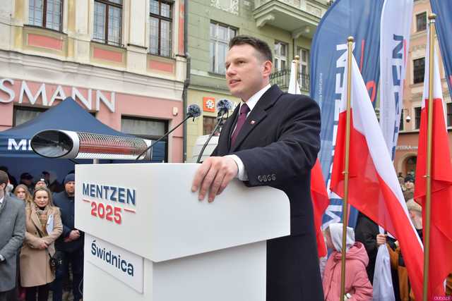 [WIDEO/FOTO] Sławomir Mentzen odwiedził Świdnicę. Tłumy na spotkaniu z kandydatem na Prezydenta RP