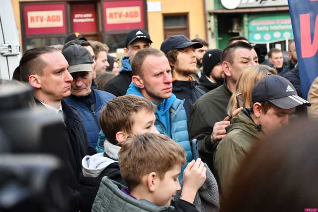 [WIDEO/FOTO] Sławomir Mentzen odwiedził Świdnicę. Tłumy na spotkaniu z kandydatem na Prezydenta RP