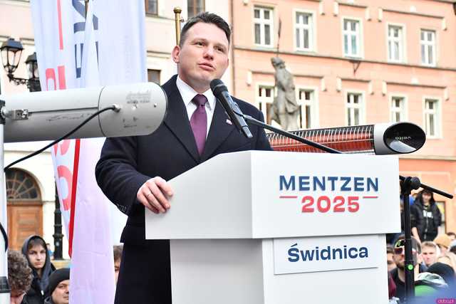 [WIDEO/FOTO] Sławomir Mentzen odwiedził Świdnicę. Tłumy na spotkaniu z kandydatem na Prezydenta RP