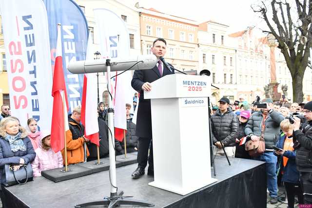 [WIDEO/FOTO] Sławomir Mentzen odwiedził Świdnicę. Tłumy na spotkaniu z kandydatem na Prezydenta RP