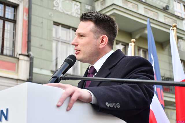 [WIDEO/FOTO] Sławomir Mentzen odwiedził Świdnicę. Tłumy na spotkaniu z kandydatem na Prezydenta RP