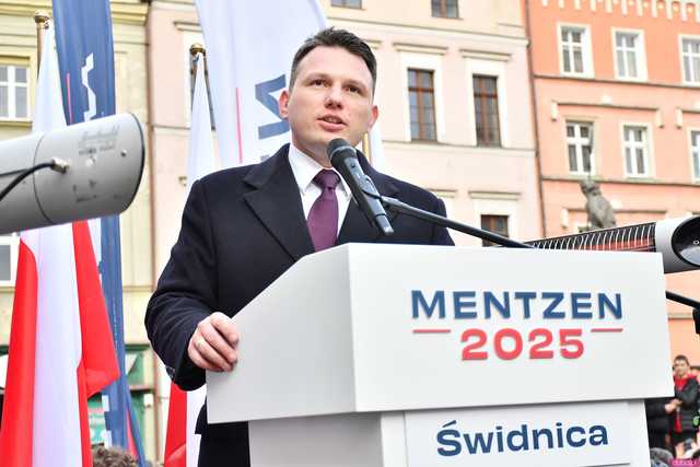 [WIDEO/FOTO] Sławomir Mentzen odwiedził Świdnicę. Tłumy na spotkaniu z kandydatem na Prezydenta RP