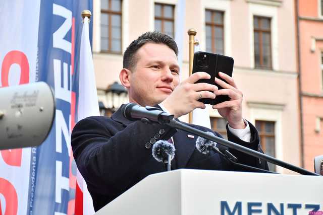 [WIDEO/FOTO] Sławomir Mentzen odwiedził Świdnicę. Tłumy na spotkaniu z kandydatem na Prezydenta RP