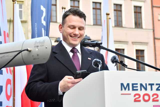 [WIDEO/FOTO] Sławomir Mentzen odwiedził Świdnicę. Tłumy na spotkaniu z kandydatem na Prezydenta RP
