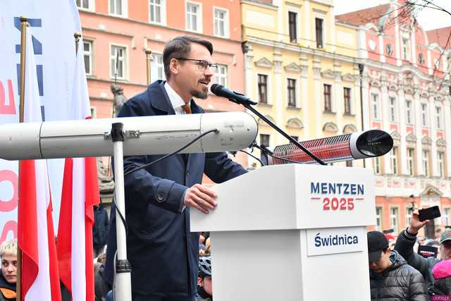 [WIDEO/FOTO] Sławomir Mentzen odwiedził Świdnicę. Tłumy na spotkaniu z kandydatem na Prezydenta RP