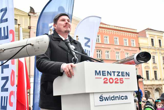 [WIDEO/FOTO] Sławomir Mentzen odwiedził Świdnicę. Tłumy na spotkaniu z kandydatem na Prezydenta RP