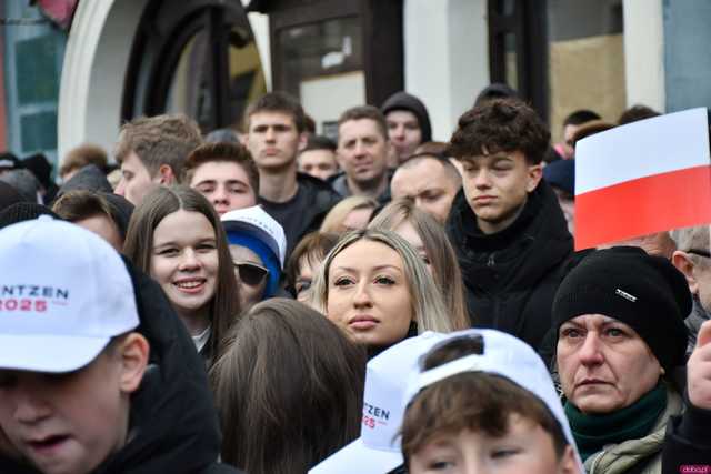 [WIDEO/FOTO] Sławomir Mentzen odwiedził Świdnicę. Tłumy na spotkaniu z kandydatem na Prezydenta RP