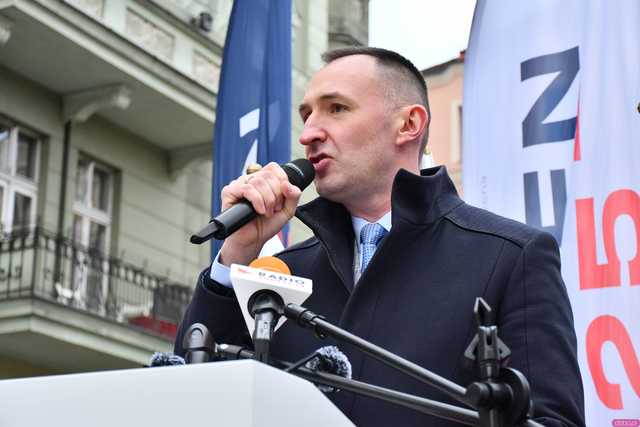 [WIDEO/FOTO] Sławomir Mentzen odwiedził Świdnicę. Tłumy na spotkaniu z kandydatem na Prezydenta RP