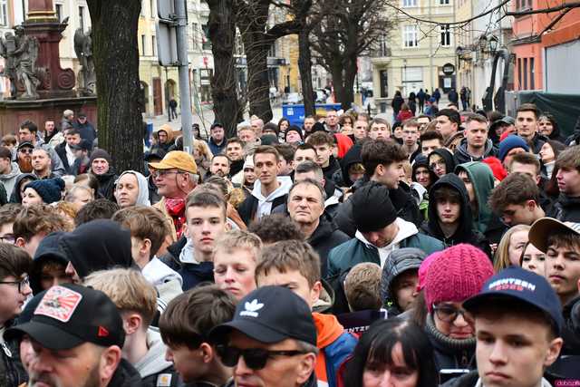 [WIDEO/FOTO] Sławomir Mentzen odwiedził Świdnicę. Tłumy na spotkaniu z kandydatem na Prezydenta RP