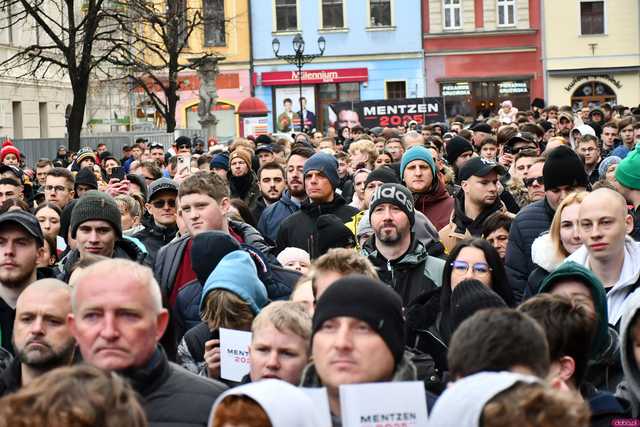 [WIDEO/FOTO] Sławomir Mentzen odwiedził Świdnicę. Tłumy na spotkaniu z kandydatem na Prezydenta RP