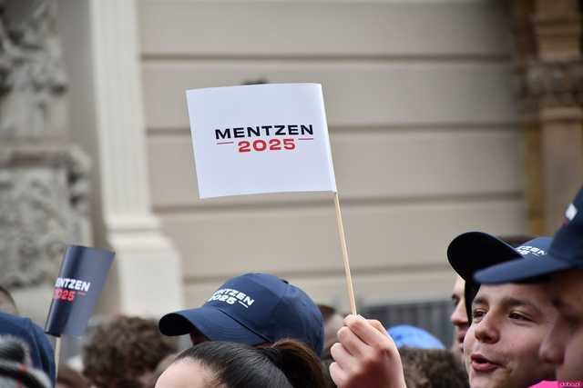 [WIDEO/FOTO] Sławomir Mentzen odwiedził Świdnicę. Tłumy na spotkaniu z kandydatem na Prezydenta RP