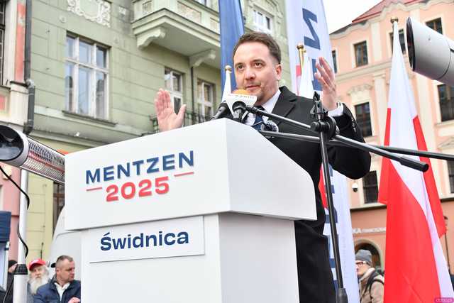 [WIDEO/FOTO] Sławomir Mentzen odwiedził Świdnicę. Tłumy na spotkaniu z kandydatem na Prezydenta RP