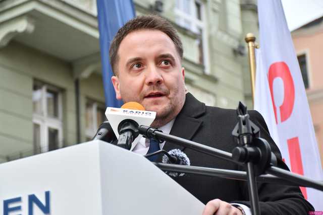 [WIDEO/FOTO] Sławomir Mentzen odwiedził Świdnicę. Tłumy na spotkaniu z kandydatem na Prezydenta RP