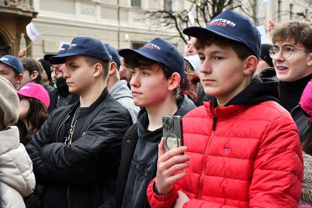 [WIDEO/FOTO] Sławomir Mentzen odwiedził Świdnicę. Tłumy na spotkaniu z kandydatem na Prezydenta RP
