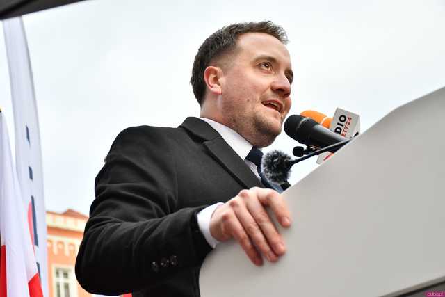 [WIDEO/FOTO] Sławomir Mentzen odwiedził Świdnicę. Tłumy na spotkaniu z kandydatem na Prezydenta RP