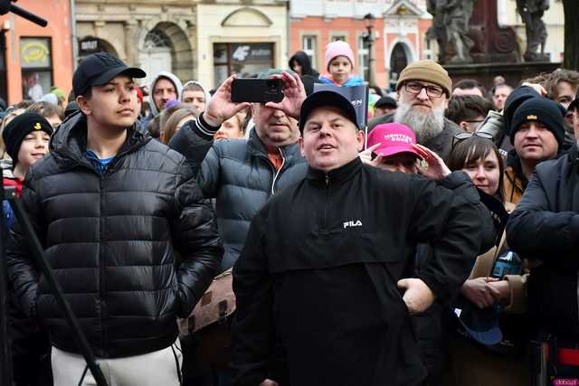[WIDEO/FOTO] Sławomir Mentzen odwiedził Świdnicę. Tłumy na spotkaniu z kandydatem na Prezydenta RP