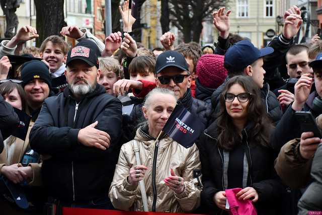 [WIDEO/FOTO] Sławomir Mentzen odwiedził Świdnicę. Tłumy na spotkaniu z kandydatem na Prezydenta RP